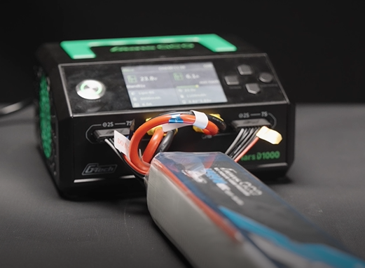 格氏Sport航模電池充電中